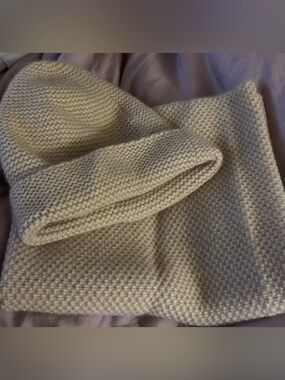Authentic matching  KUJTEN Cashmere Snood and Hat Menuires *never worn*